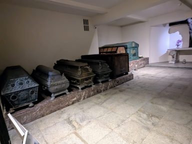 tombes van diverse bisschoppen